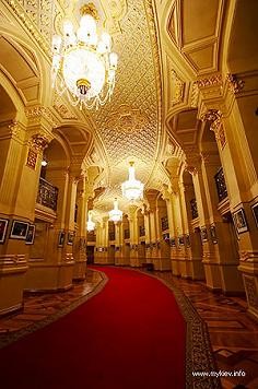 За кулисы киевской оперы